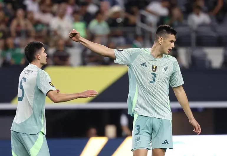 Javier Aguirre y la confianza en César Montes para el Mundial 2026