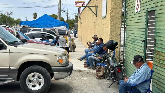 Trabajadores rechazan liquidación del municipio tras despidos masivos