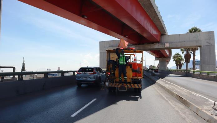 Delimitan carriles en Distribuidor Vial 
