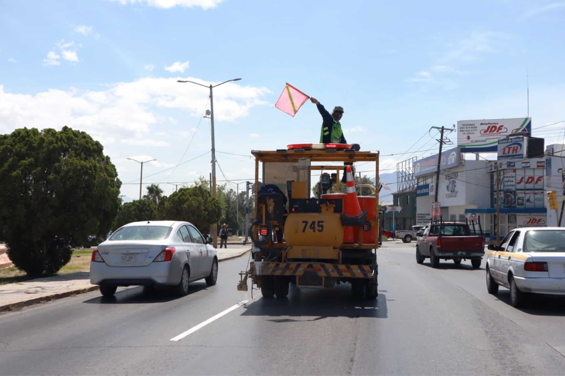 Delimitan carriles en Distribuidor Vial 