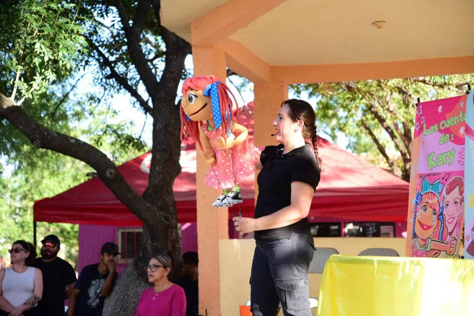 Cuentos y sonrisas llenan la Plaza Principal de Morelos