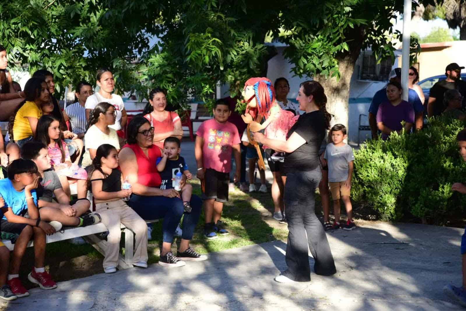Cuentos y sonrisas llenan la Plaza Principal de Morelos