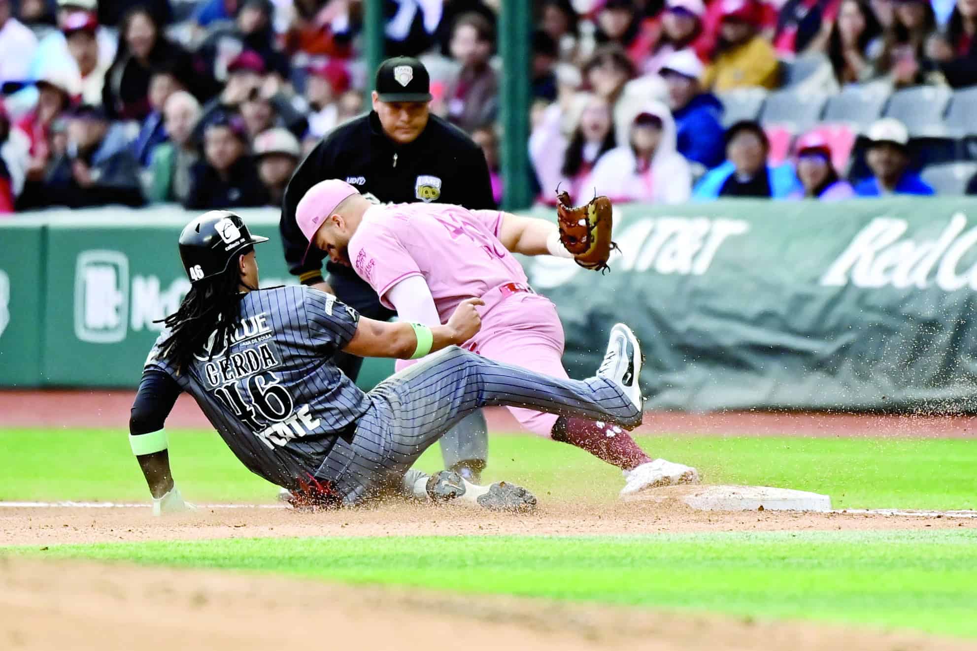 Acereros vencen a Diablos Rojos en serie de béisbol en el Alfredo Harp Helú