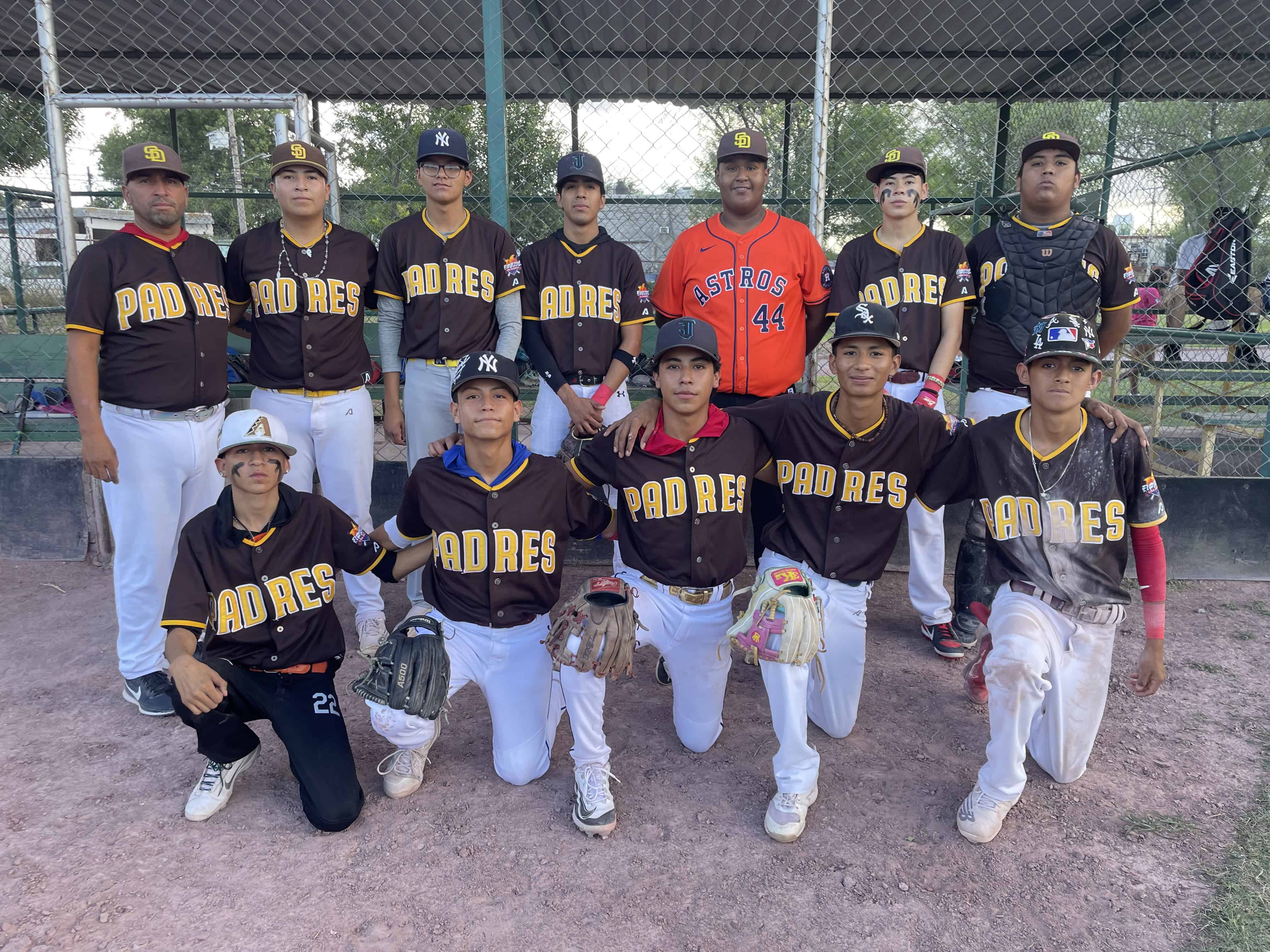 Brando Pérez lidera a Padres en victoria sobre Blue Jays