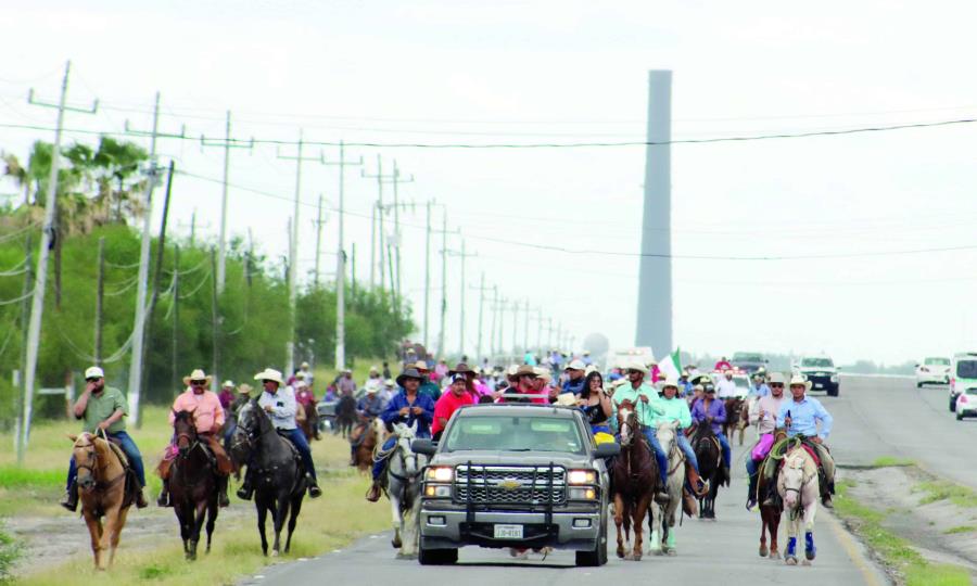 Homenaje a la tradición en Cabalgata de San Juan de Sabinas 2025
