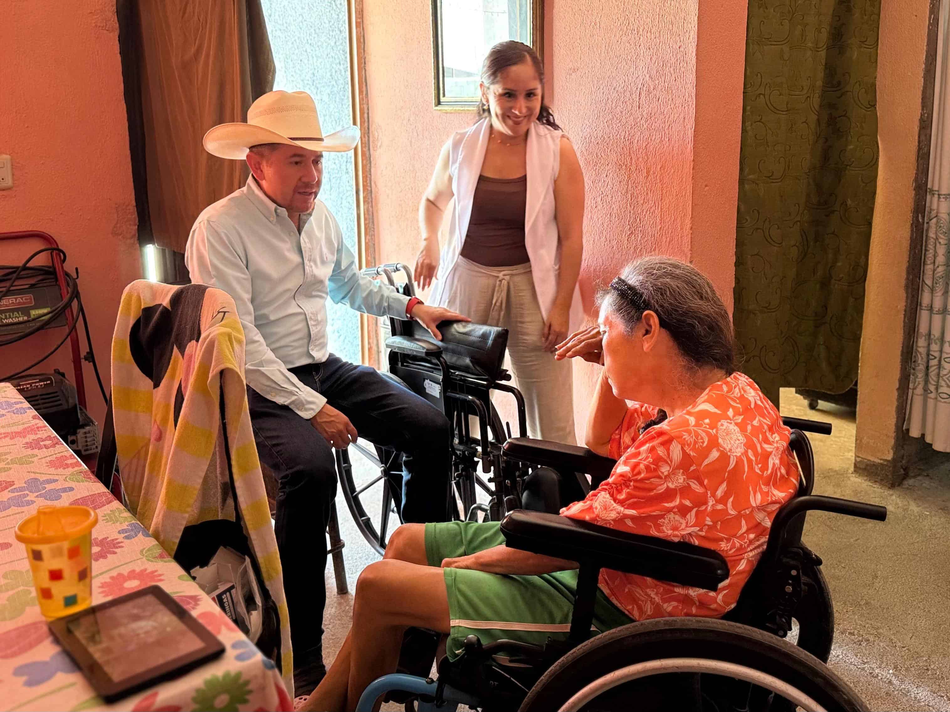 Alcalde de San Buenaventura escucha y apoya a personas vulnerables en jornada solidaria