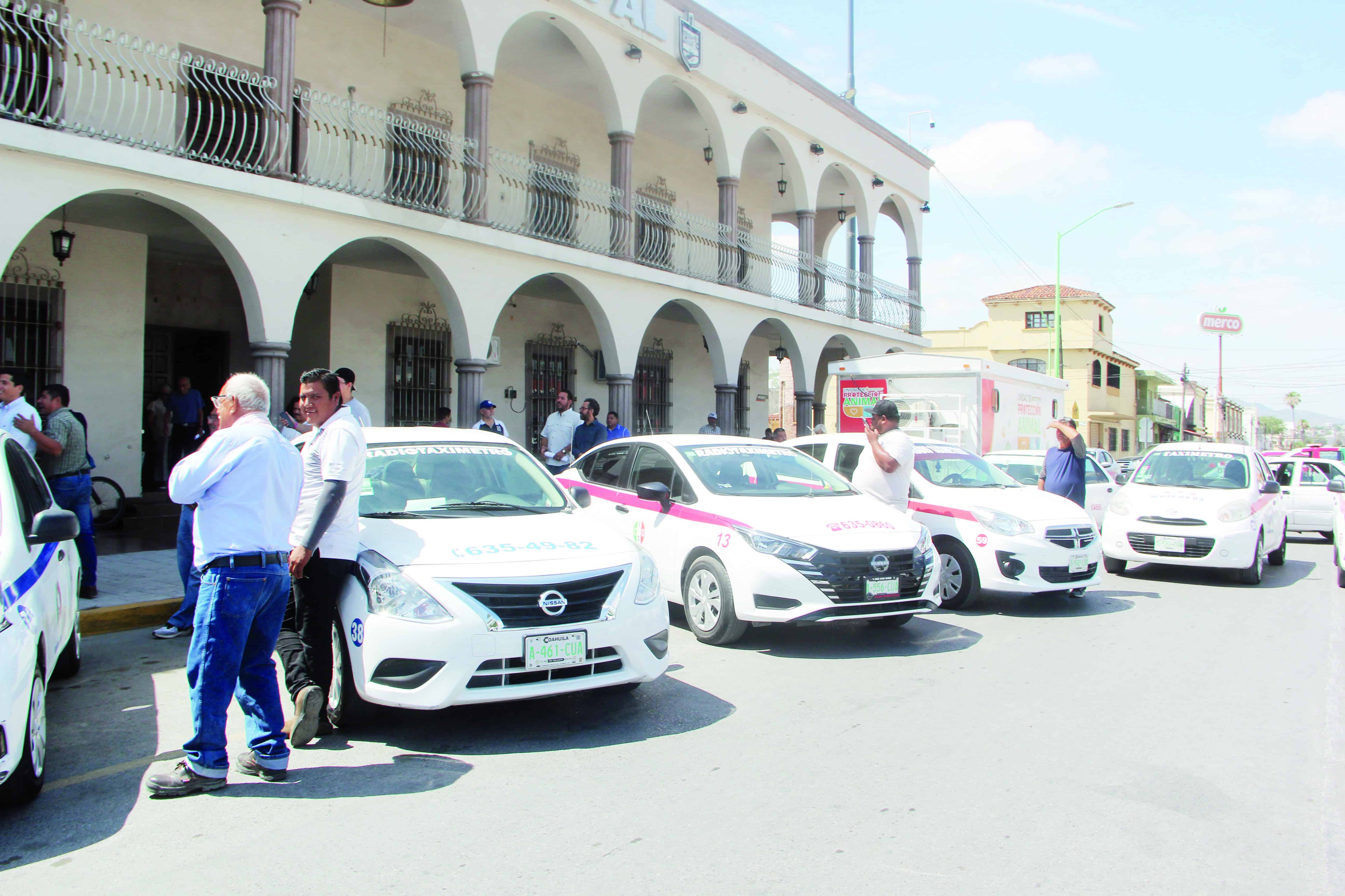 Choferes de taxis CNOP preocupados por reducción de clientela