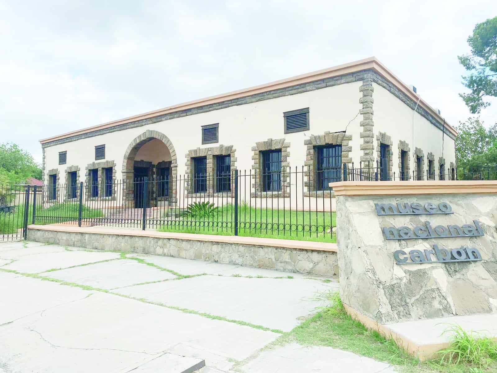 Vecinos de Villa de Agujita Preocupados por Estado de Capilla Municipal