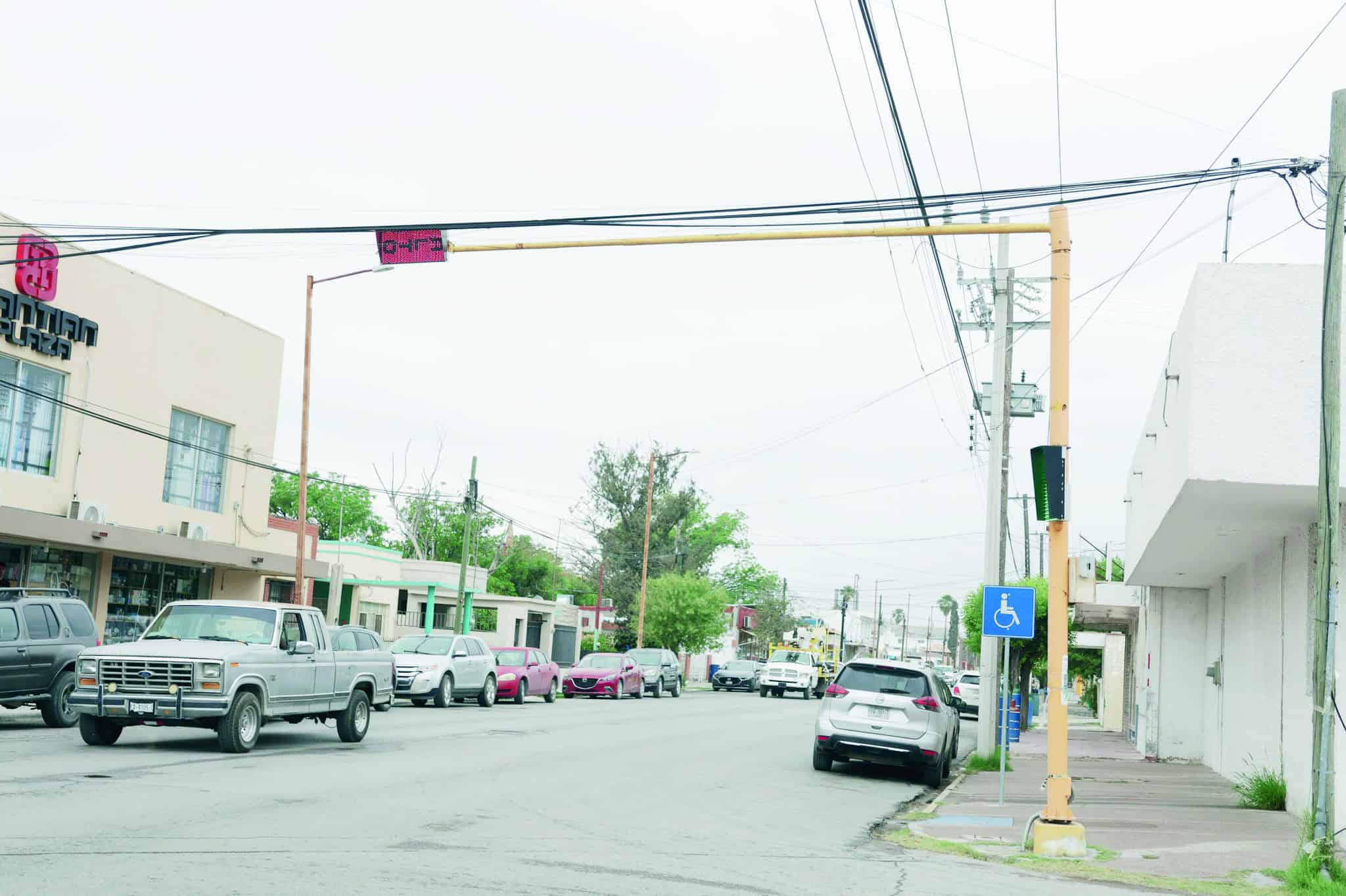 José Feliciano Díaz Iribarren reconoce problemas en semaforización de Sabinas