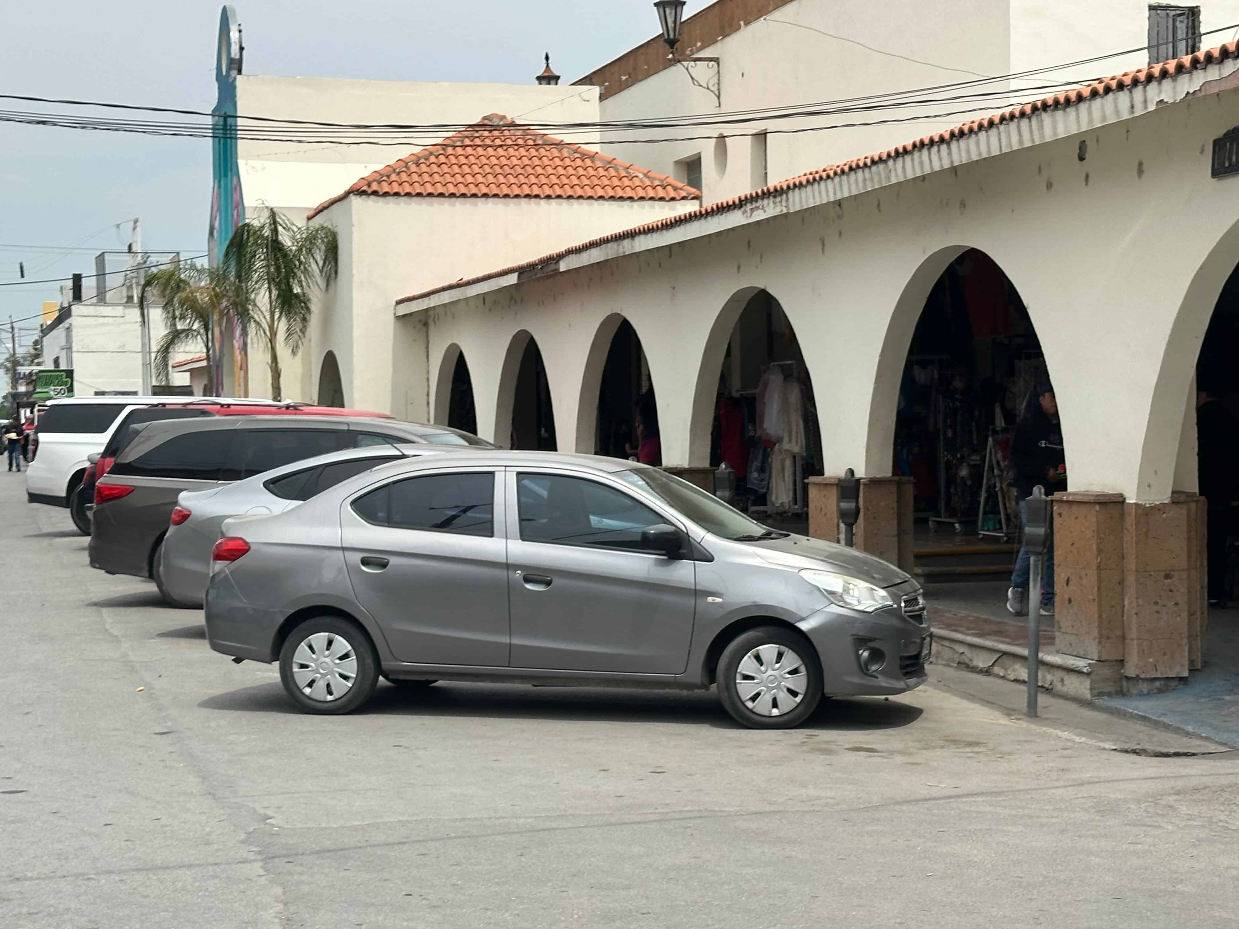 Gobierno municipal traslada responsabilidad a los peatones ante parquímetros en mal estado