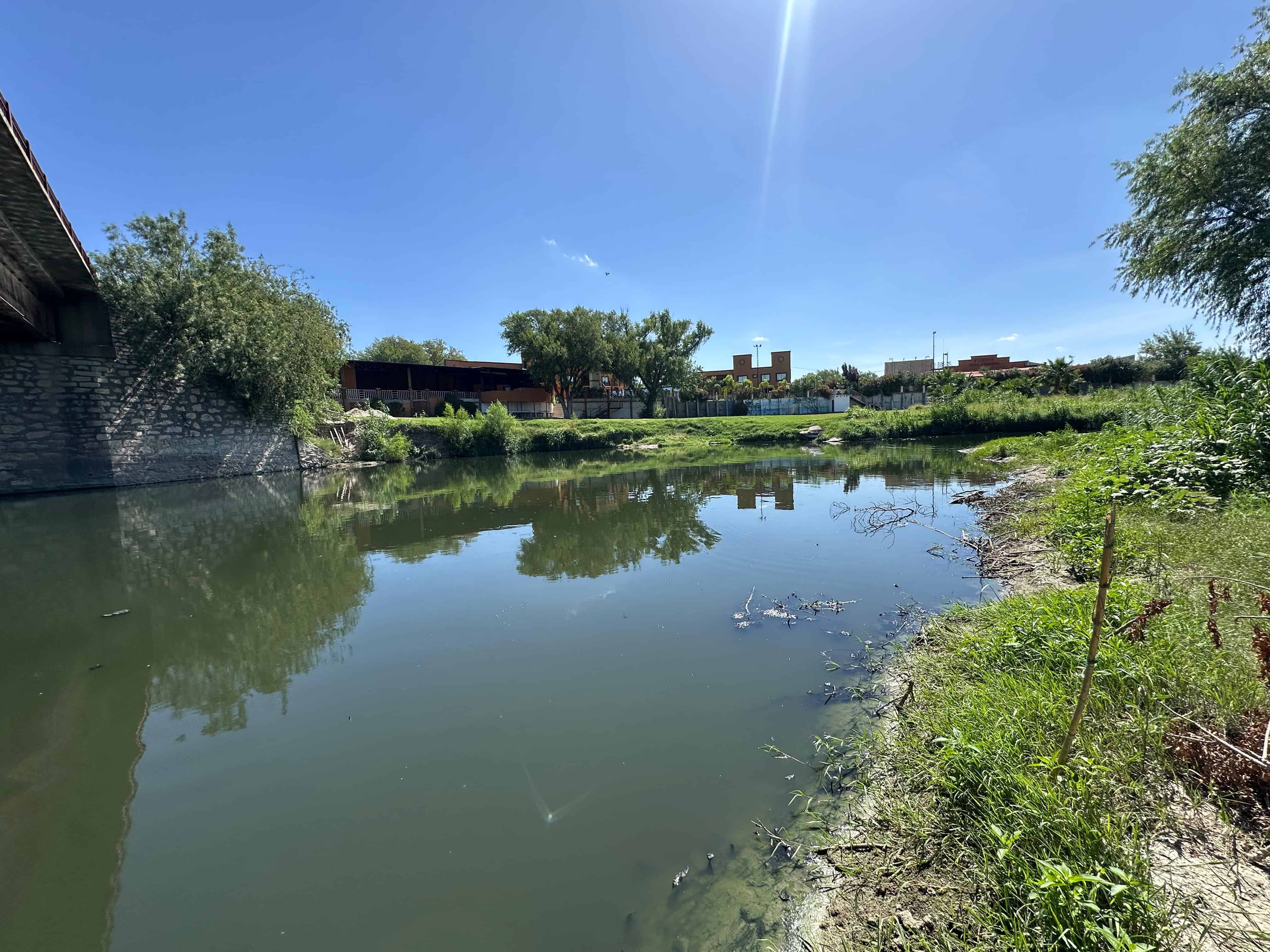 Solo son aguas negras: Municipio permite la muerte del río Escondido
