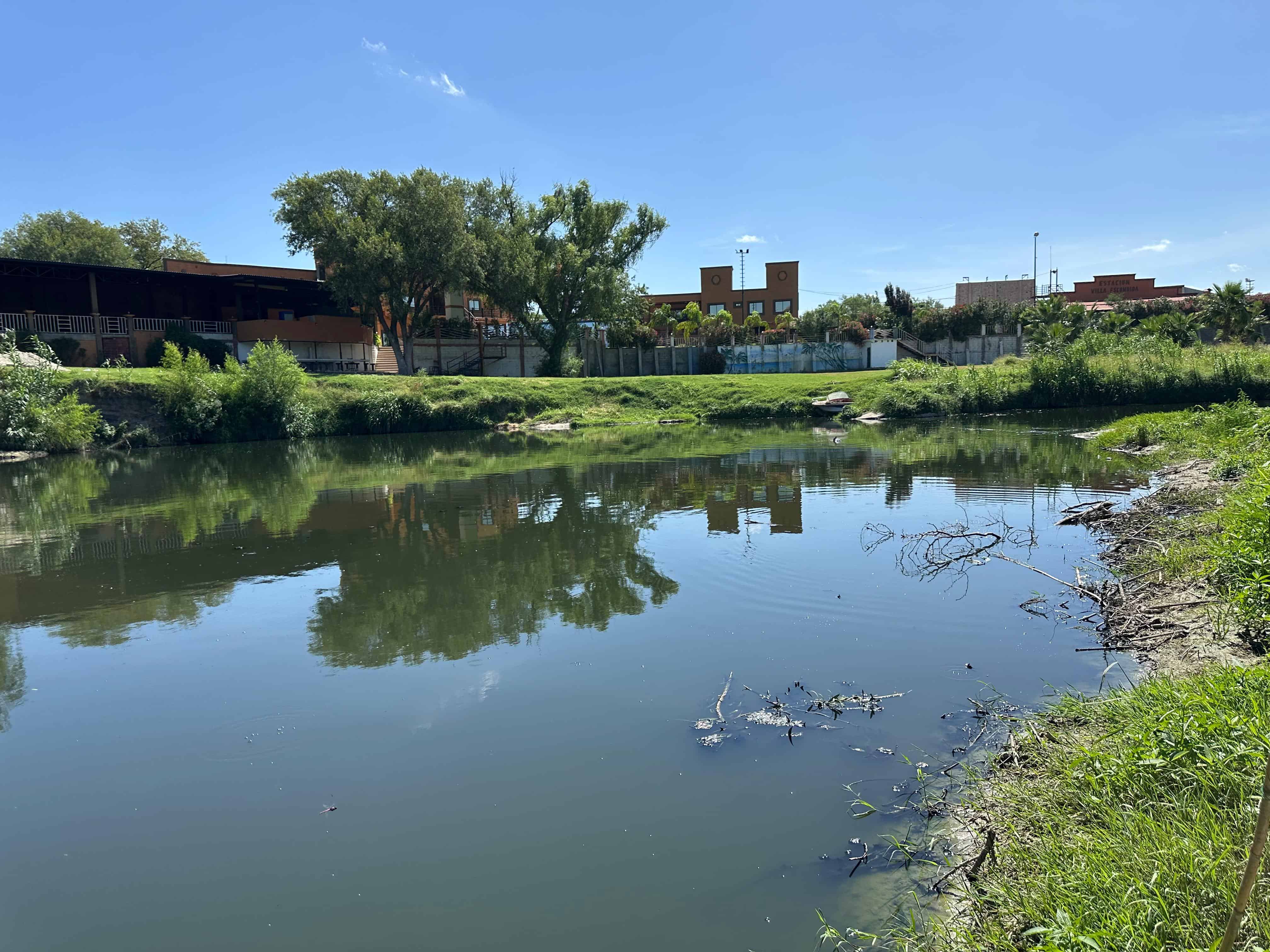 Solo son aguas negras: Municipio permite la muerte del río Escondido