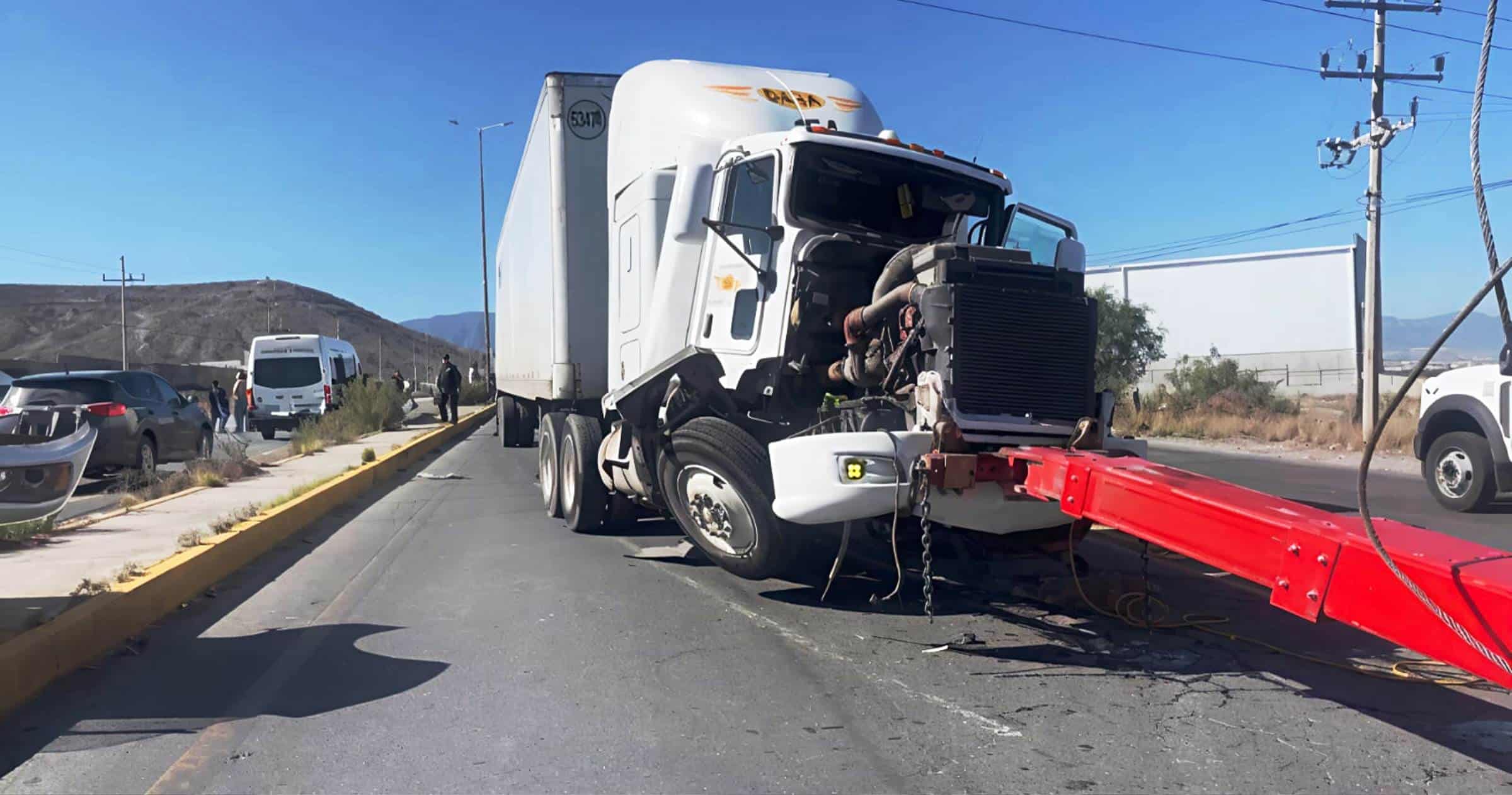 Embiste trailero cuatro vehículos