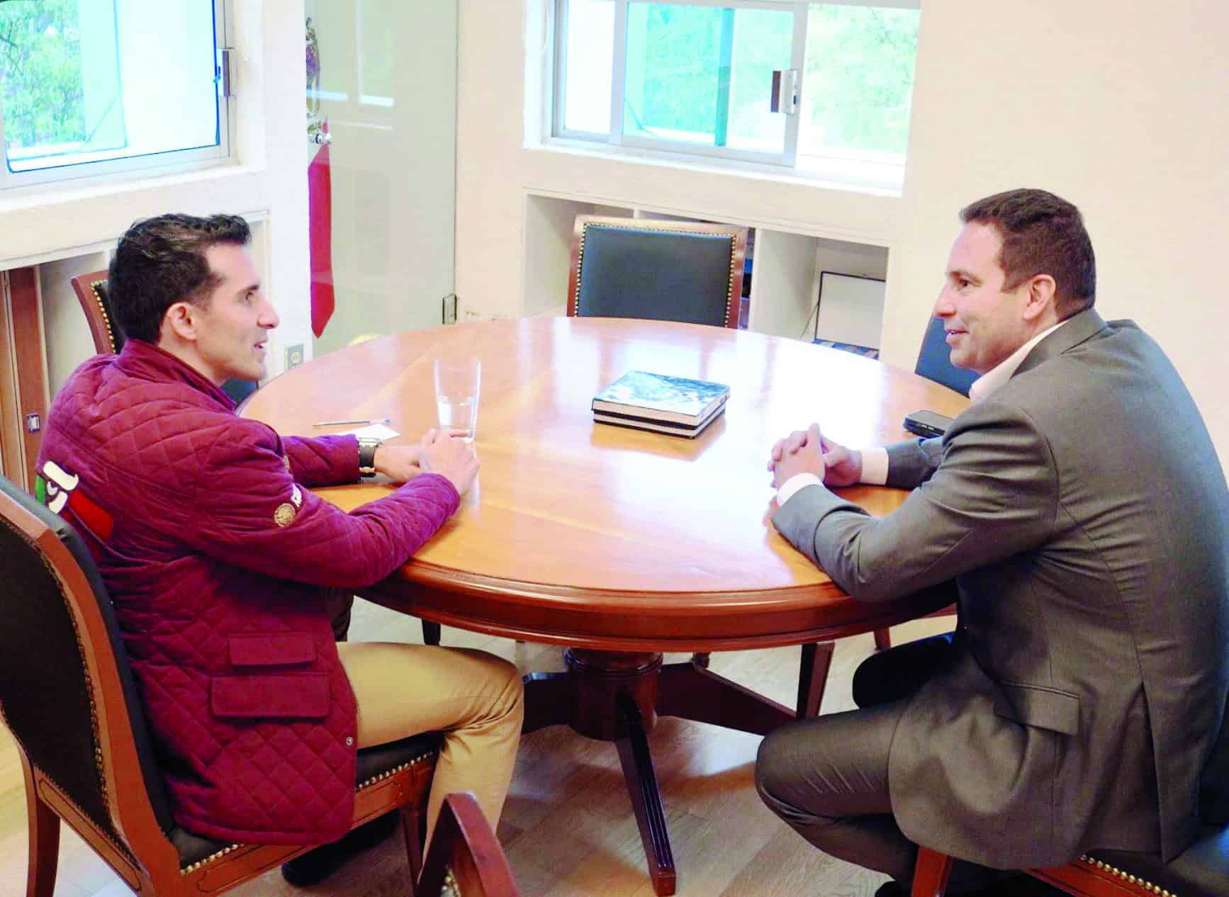Se reúne Javier Díaz con Rommel Pacheco