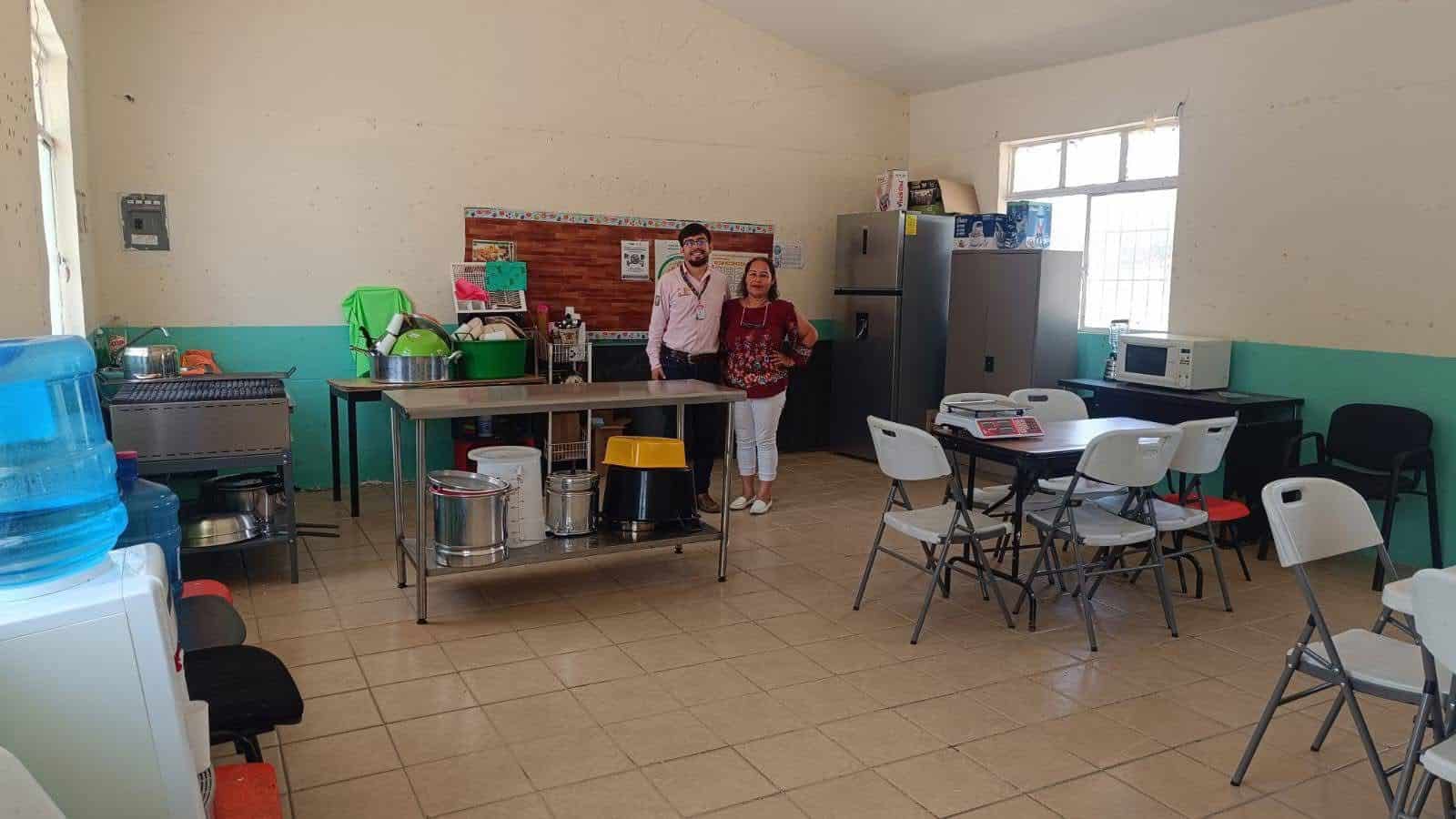 DIF Estatal refuerza el Programa de Alimentación Escolar Caliente en el Ejido Calles.