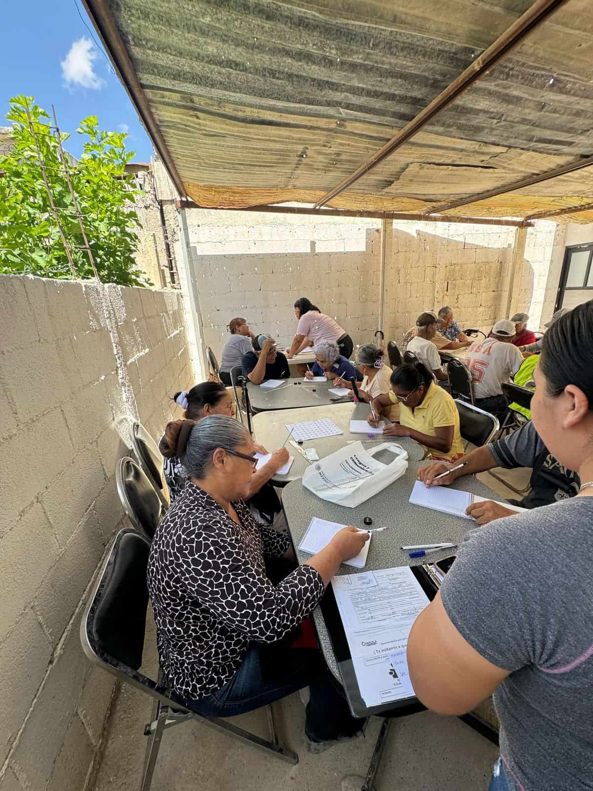 Adultos mayores regresan a clases en Ciudad Acuña con apoyo del IEEA