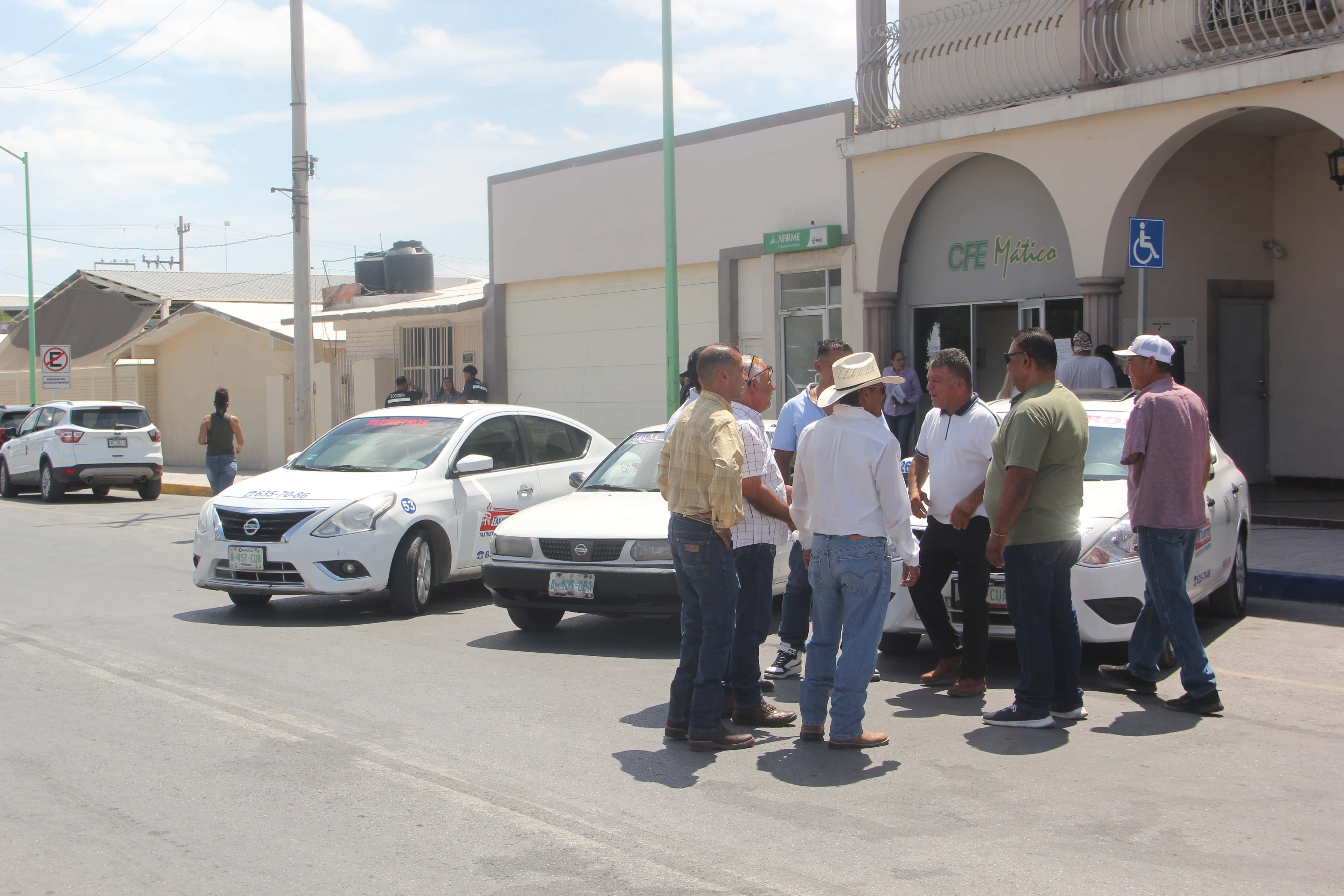 Alcaldesa de Frontera Mejora Servicio de Taxis en Diálogo con Taxistas