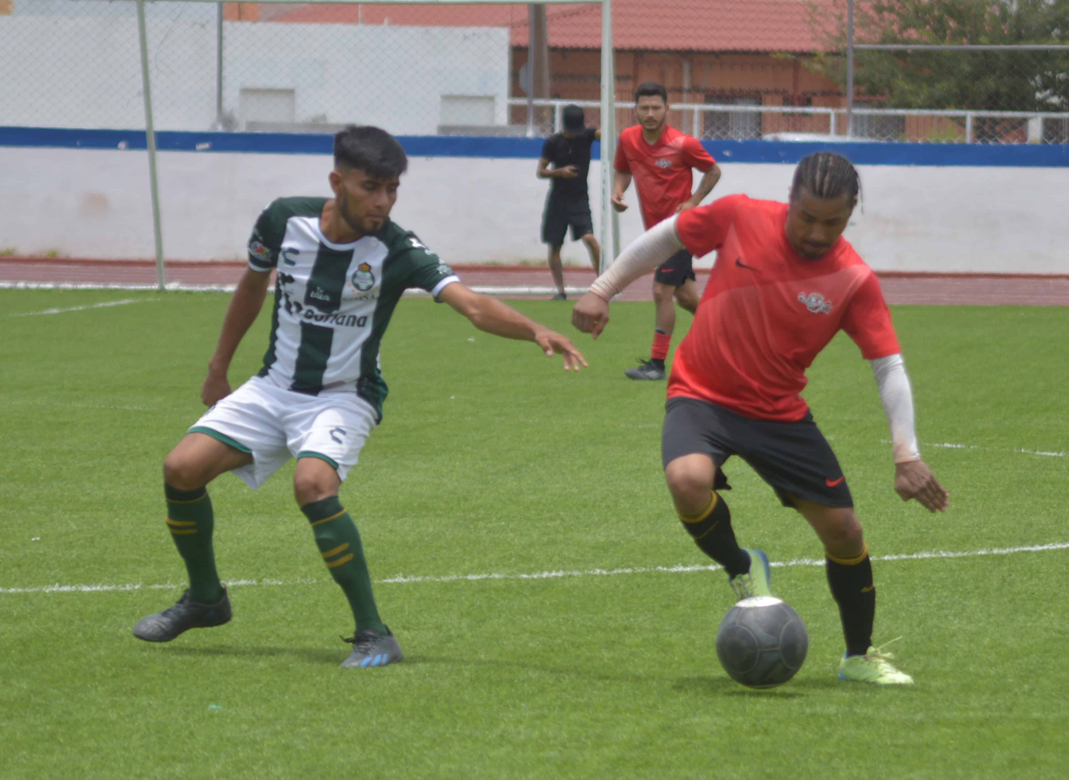 Alpine y su goleador Hernández destacan en la Liga Municipal de Fútbol