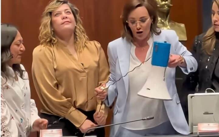 Diputadas cortan cable del megáfono de Lily Téllez