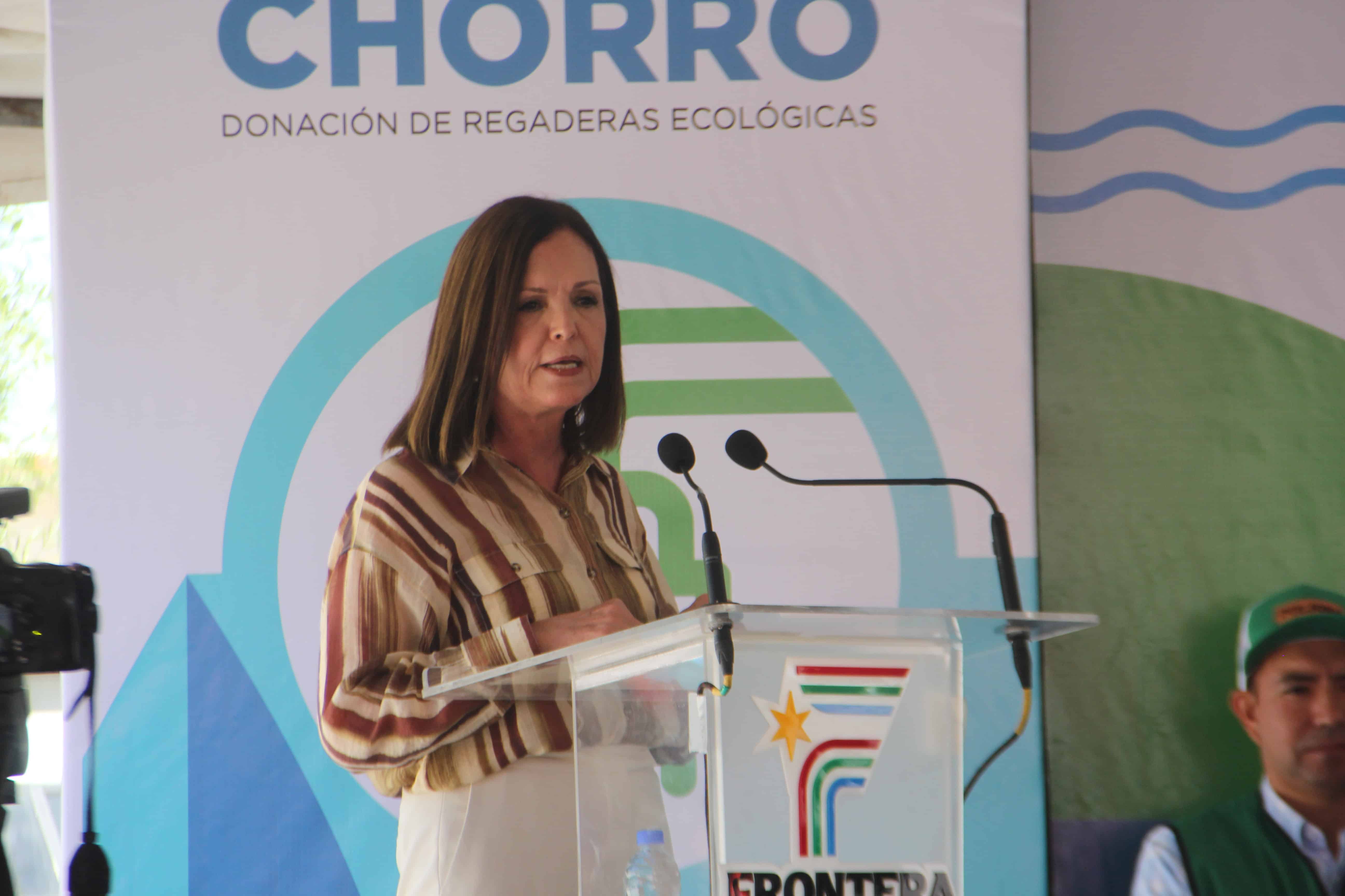 Alcaldesa de Frontera lidera Entrega de Regaderas Ecológicas para Desarrollo Sostenible