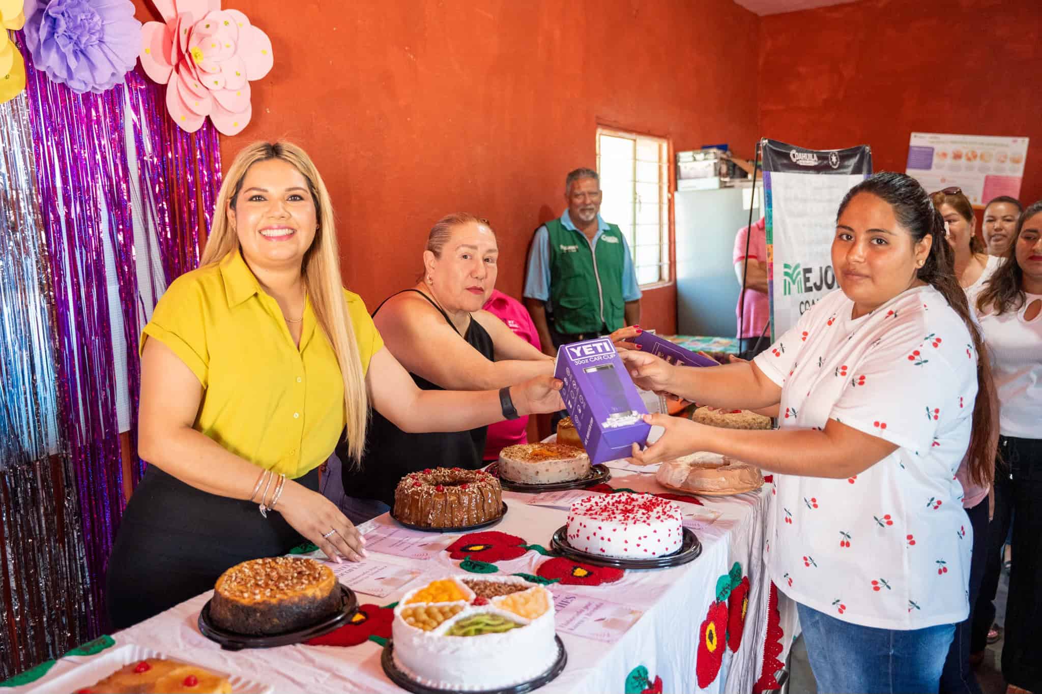 Mujeres de Coahuila fortalecen habilidades con curso de pastelería impulsado por Alcaldesa