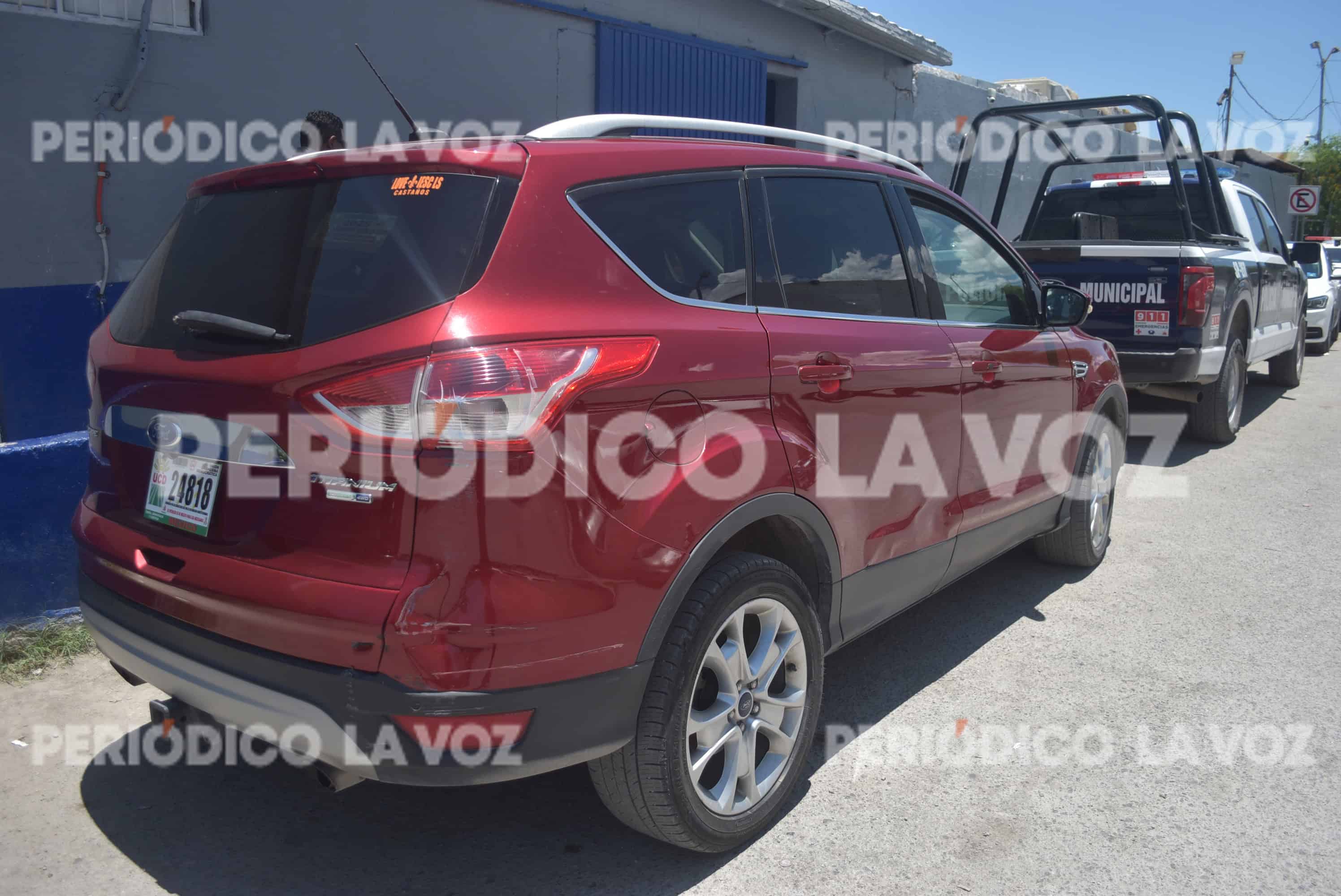 Camión repartidor de refrescos impacta camioneta en Monclova