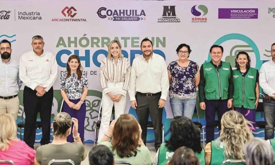 Entrega Carlos Villarreal regaderas ecológicas