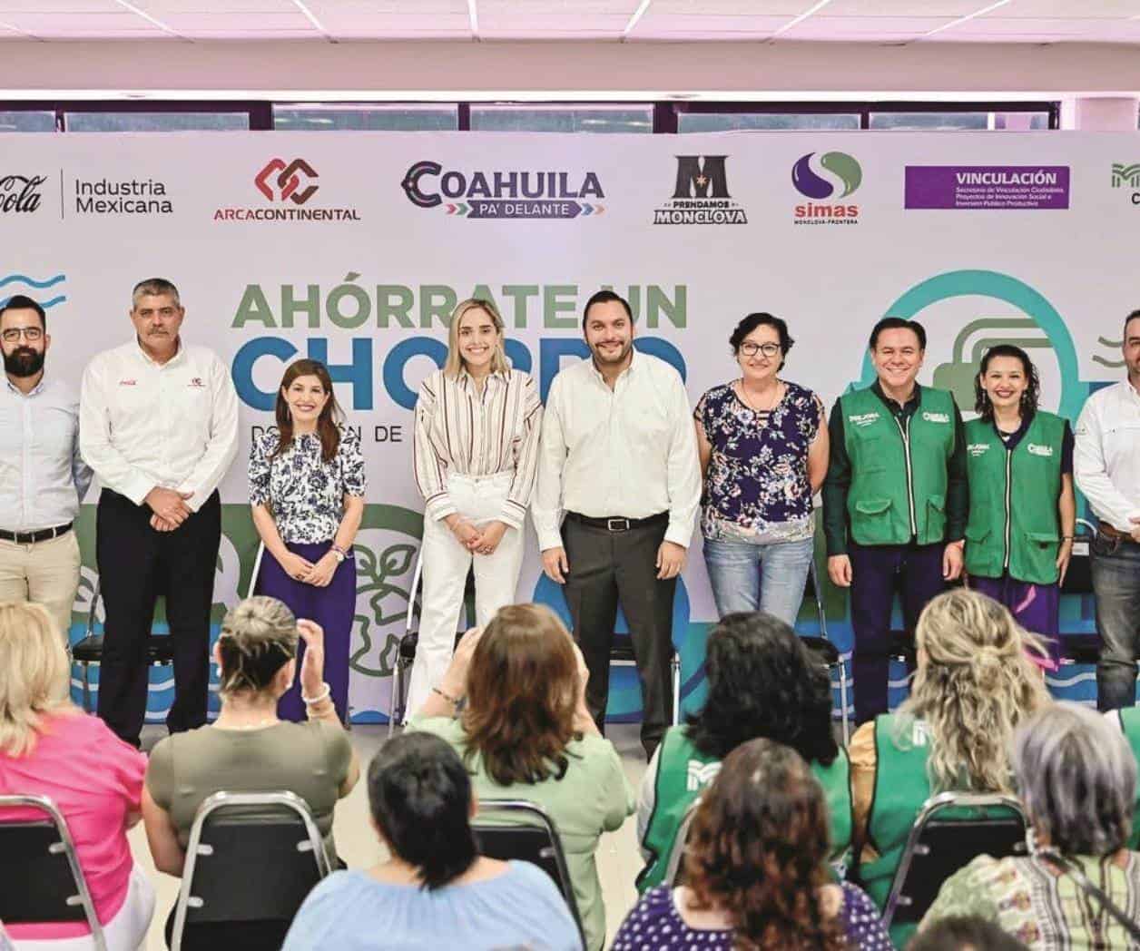Entrega Carlos Villarreal regaderas ecológicas