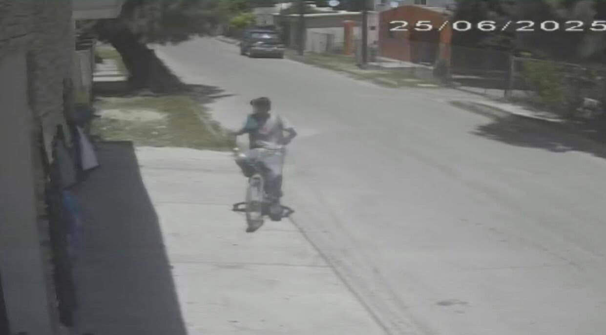 Captan a ladrón robando en tienda de ropa usada en Nava