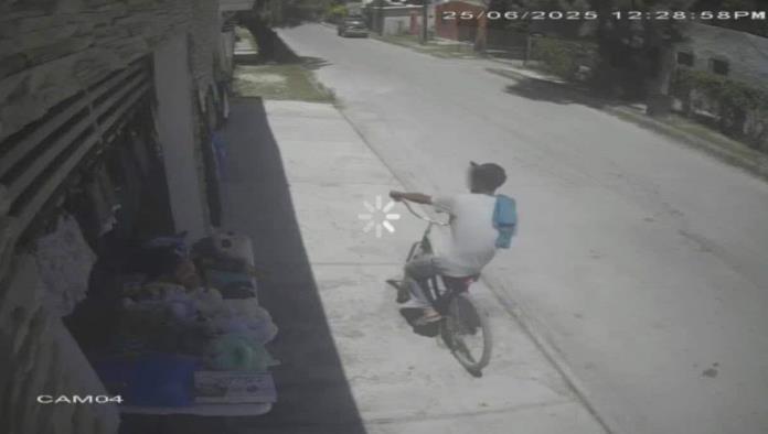 Captan a ladrón robando en tienda de ropa usada en Nava