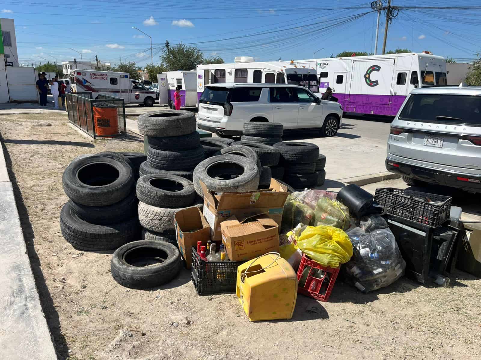 Intercambian basura por alimentos en Ciudad Acuña con el "Mercadito Pa´ Delante"