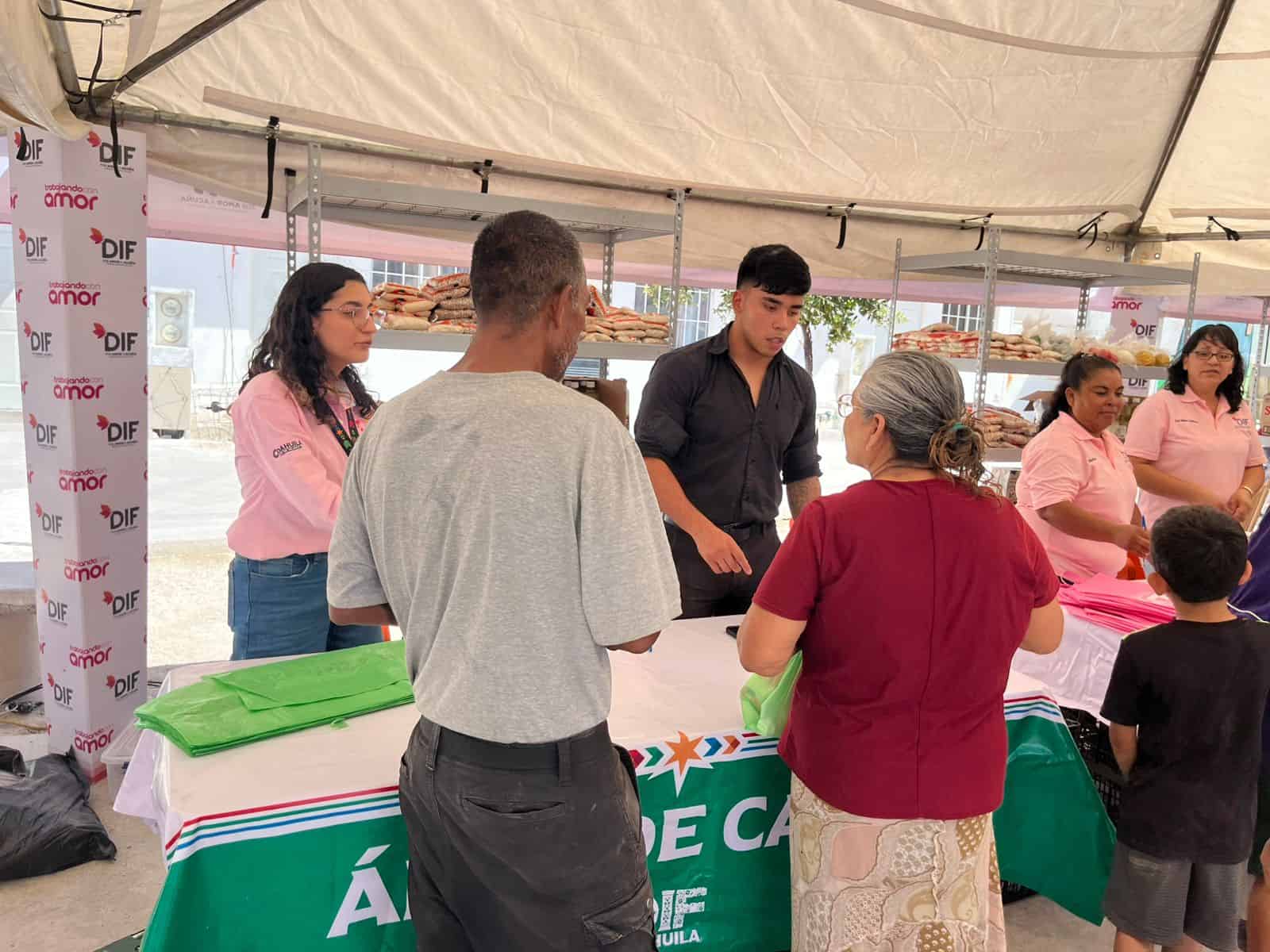 Intercambian basura por alimentos en Ciudad Acuña con el "Mercadito Pa´ Delante"