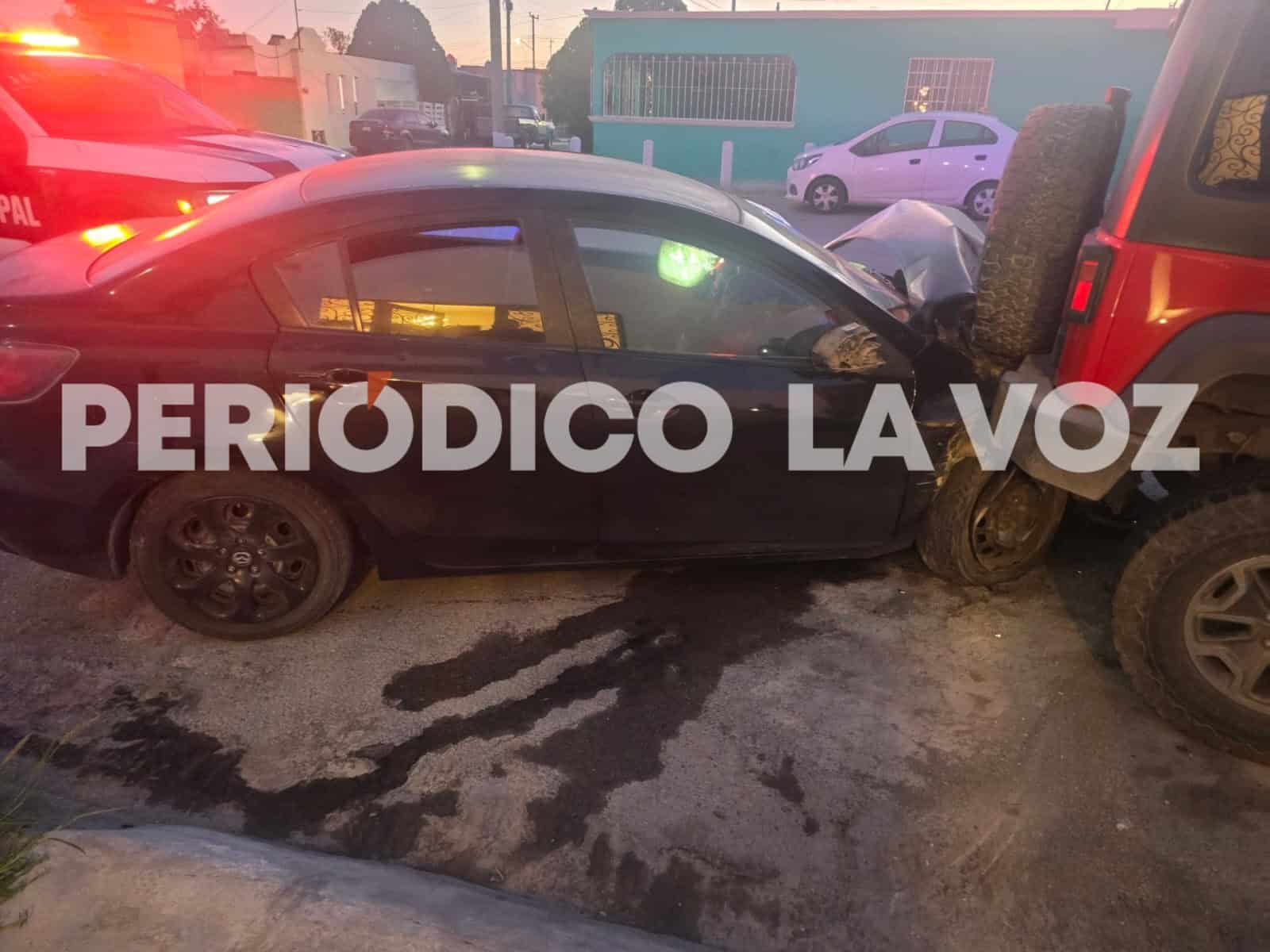 Borrachazo en la Aguilar; Mete auto bajo Jeep