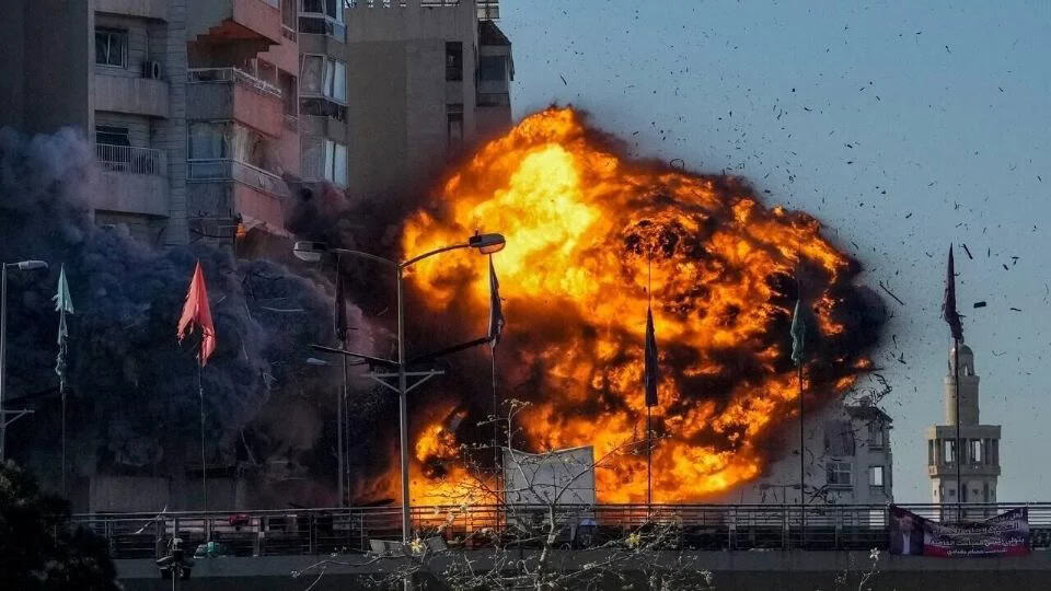 Israel destruye bases terroristas en Líbano