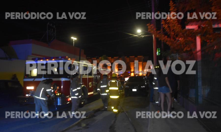 Cuerpos de rescate sofocan incendio en restaurante de Monclova