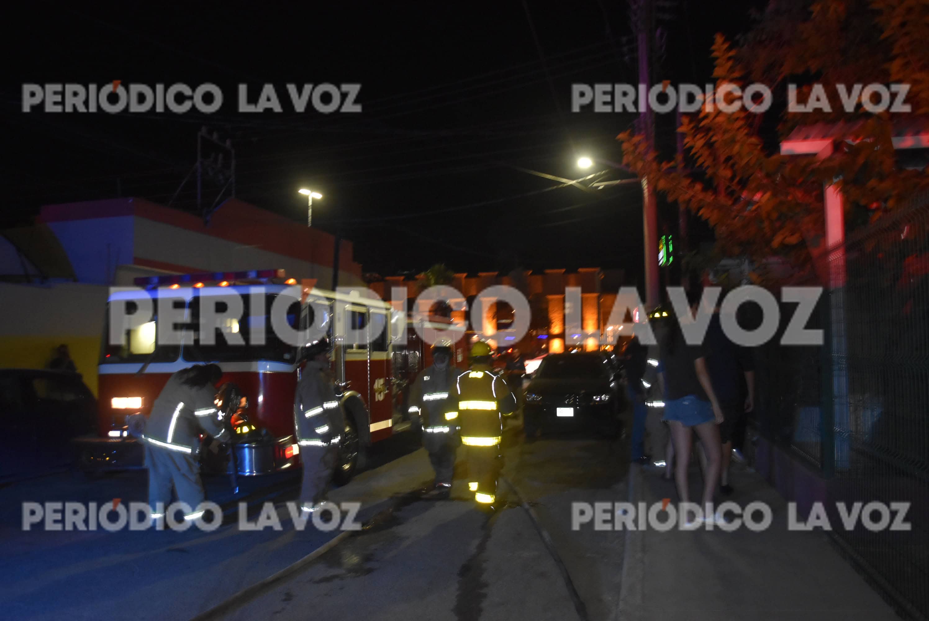Cuerpos de rescate sofocan incendio en restaurante de Monclova