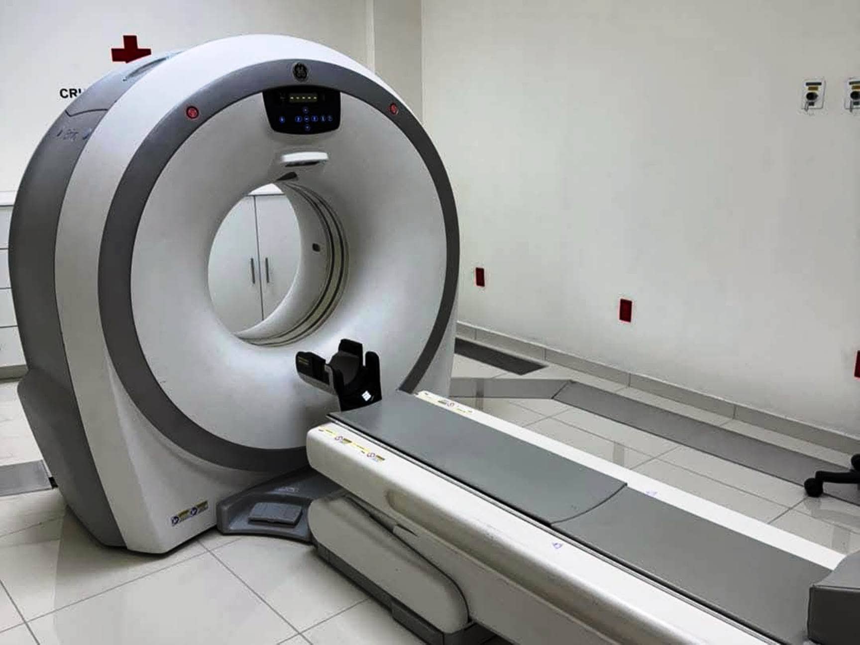 Cruz Roja estrena sala de tomografía y otra ambulancia 