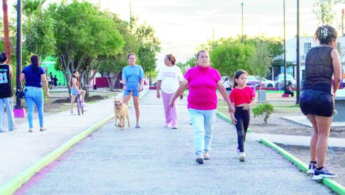 Disfrutan saltillenses la plaza Mirasierra Spurs 