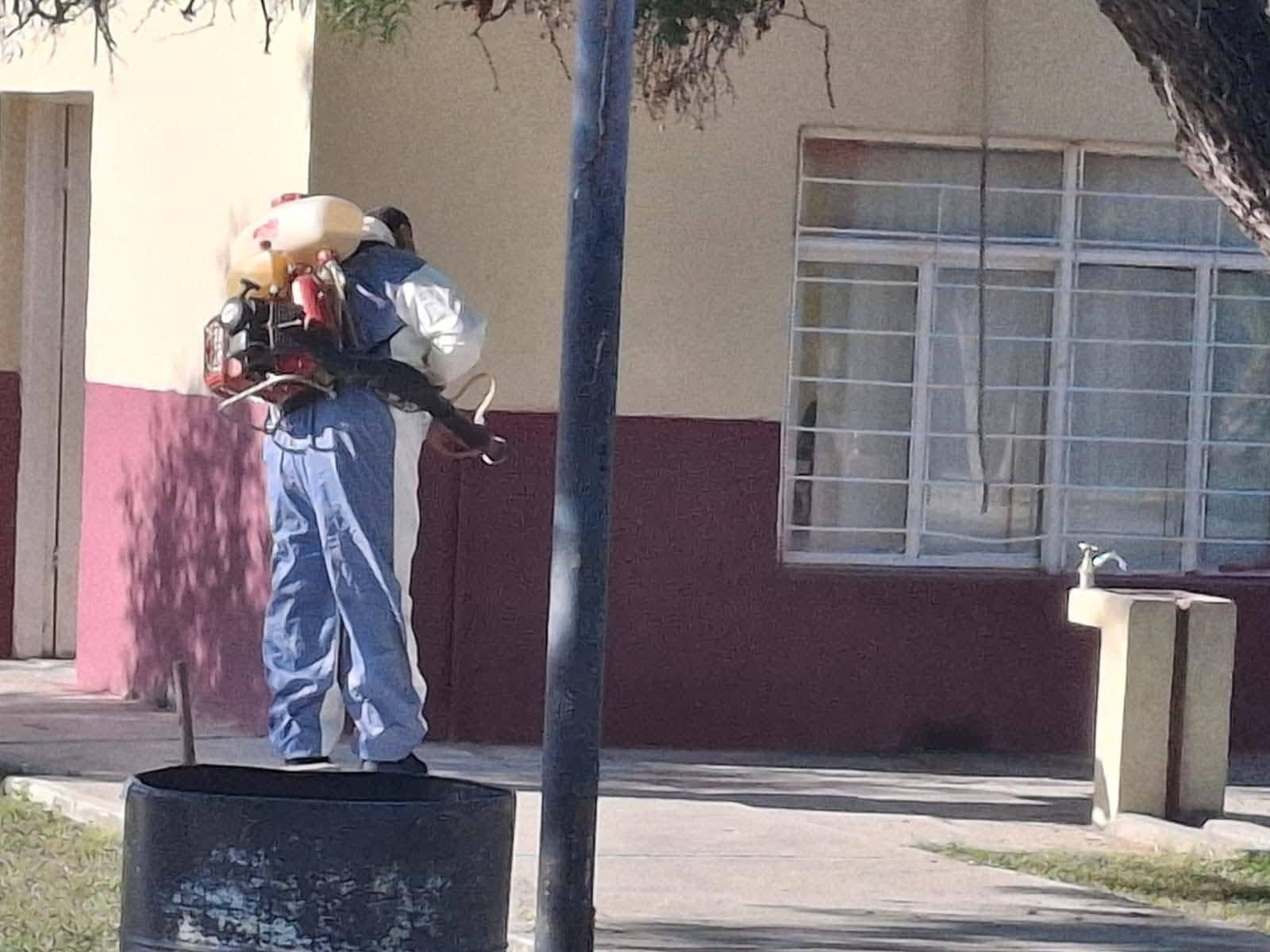 Fumigan escuelas en Morelos para prevenir enfermedades