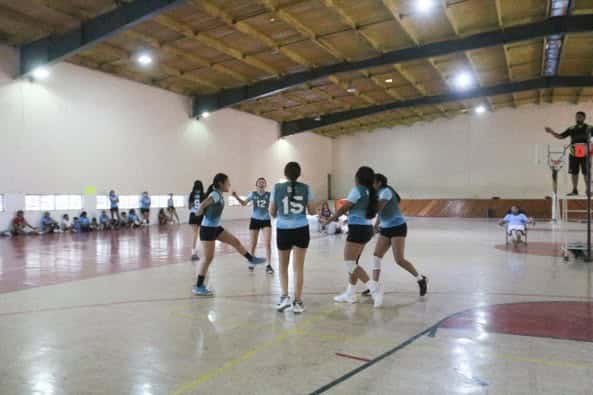 Guerreras se coronan campeonas en final de voleibol femenil en Allende