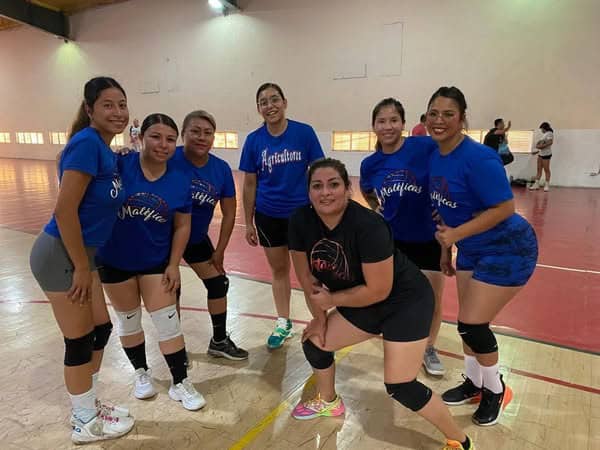 Guerreras se coronan campeonas en final de voleibol femenil en Allende