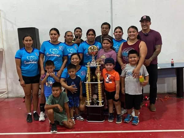 Guerreras se coronan campeonas en final de voleibol femenil en Allende