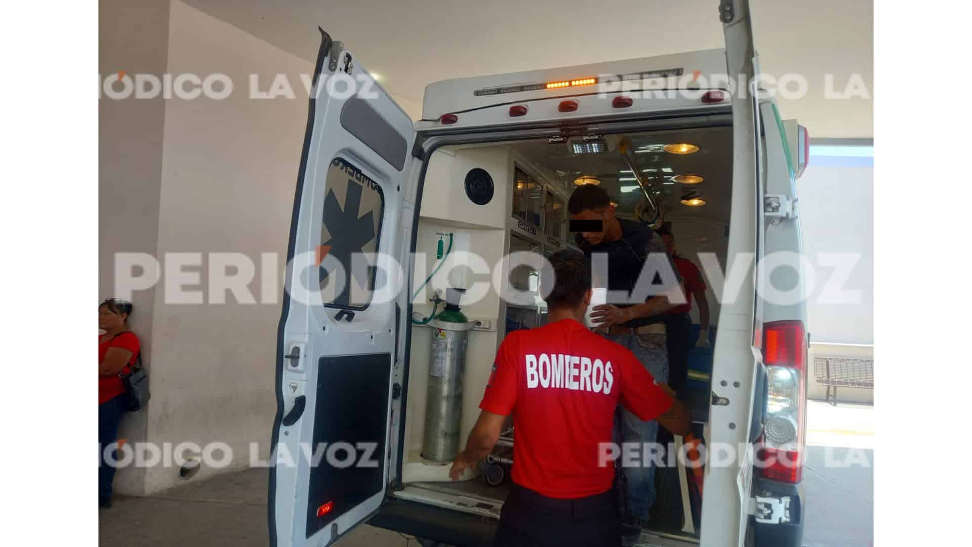 Intervención de autoridades y paramédicos por hombre desvanecido en parque deportivo