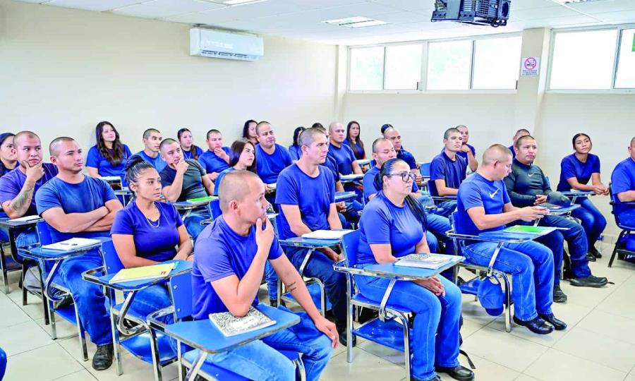 Monclova fortalece su seguridad con la formación de nuevos policías