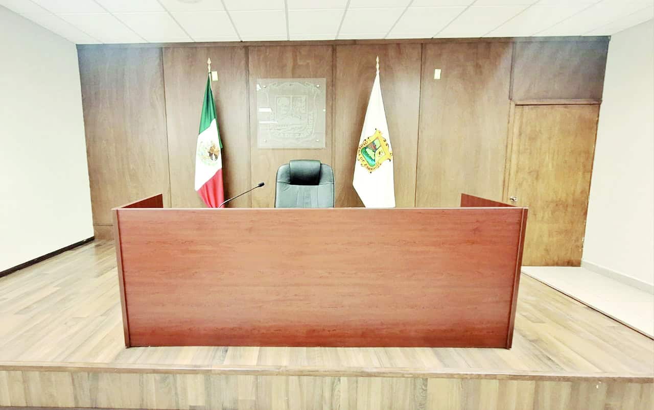 Exhorto Judicial a Imputados Ausentes: Reprogramación de Audiencia por Posesión de Narcóticos