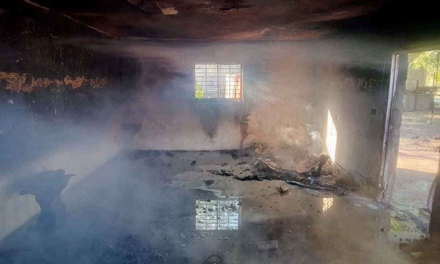 Propiedad en calle Francisco Villa afectada por incendio