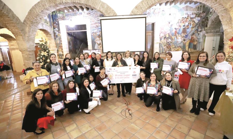 Cursan 35 mujeres en el programa AWE