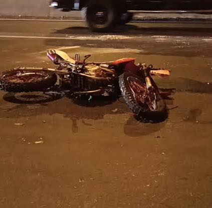 Embiste y mata a motociclista en la Buena Vista Sur