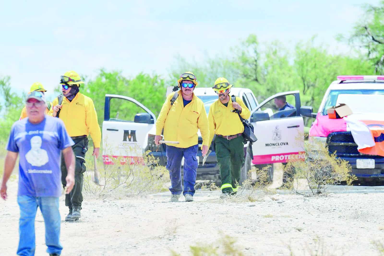 Combaten incendio en Cerro ‘La Gloria’