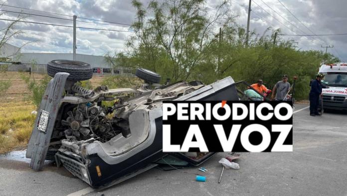 Vuelcan albañiles en el  Libramiento Carlos Salinas